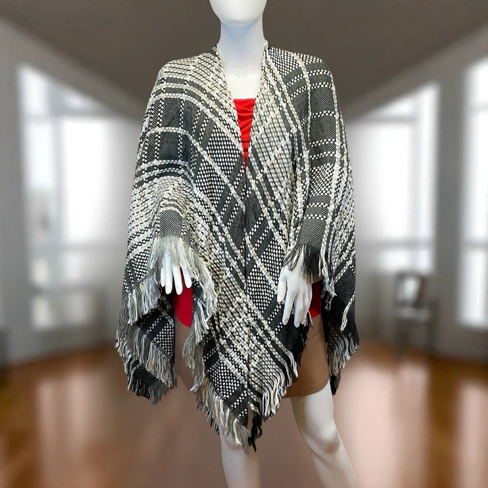 Lauren Conrad Women's Black White Plaid Shawl Wrap Fringe Poncho One Size